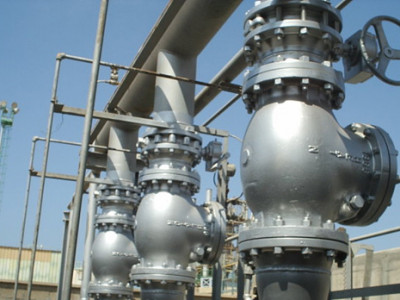 Manutenzione della raffineria di petrolio a Azzawiya